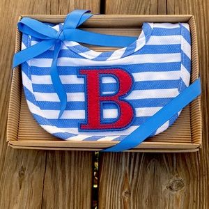 HP 🥳💖 MUDPIE monogrammed "B" bib
